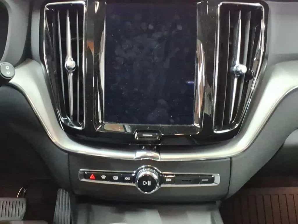 Volvo XC60 B4 D Geartronic Momentum Pro Aut. 03/2022-photo-5