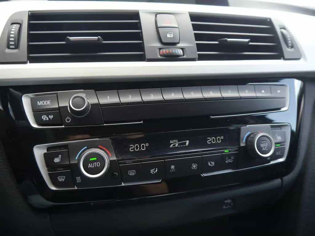 BMW 320 d tour. Advantage A. +AHK+RFK+HIFI+LED+PDC+ 06/2019-photo-14