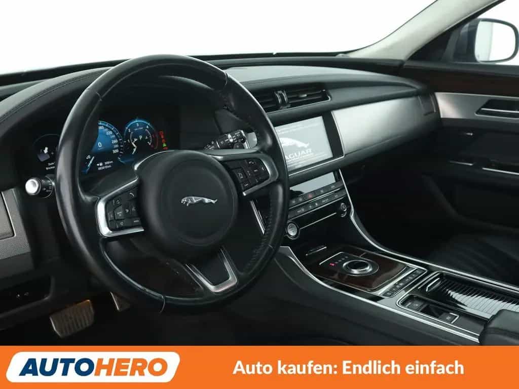 Jaguar XF E-Performance Portfolio Aut.*NAVI*TEMPO*CAM* 10/2018-photo-10