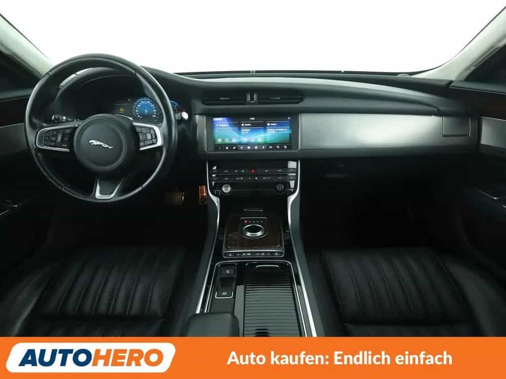 Jaguar XF E-Performance Portfolio Aut.*NAVI*TEMPO*CAM* 10/2018-photo-11