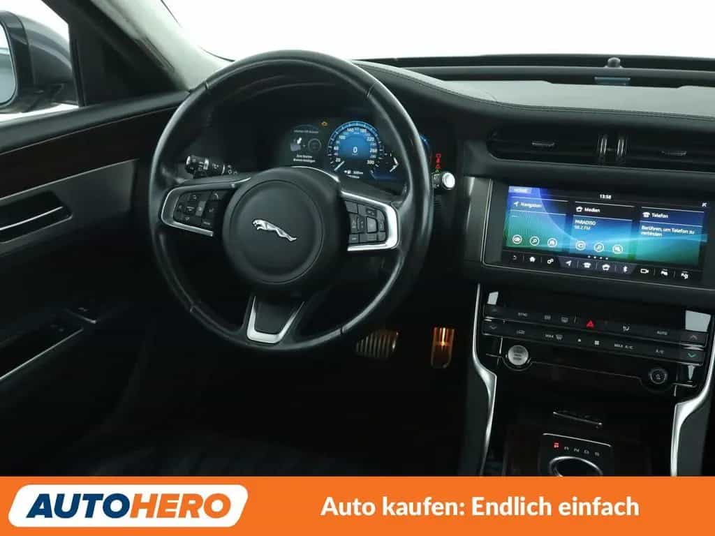 Jaguar XF E-Performance Portfolio Aut.*NAVI*TEMPO*CAM* 10/2018-photo-12