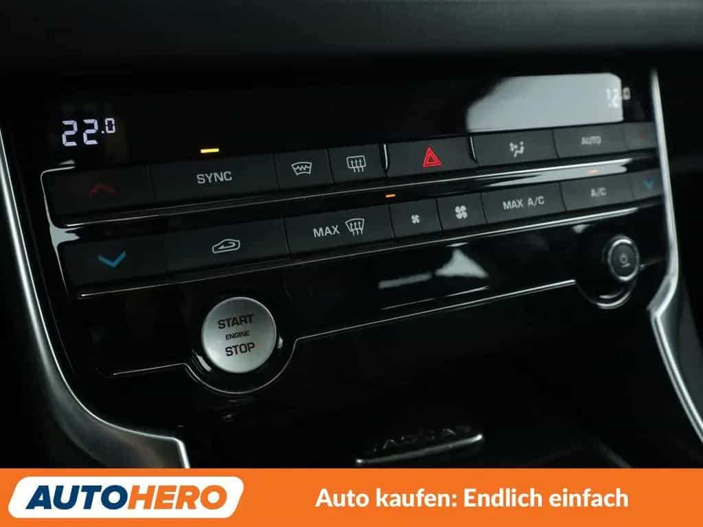 Jaguar XF E-Performance Portfolio Aut.*NAVI*TEMPO*CAM* 10/2018-photo-25