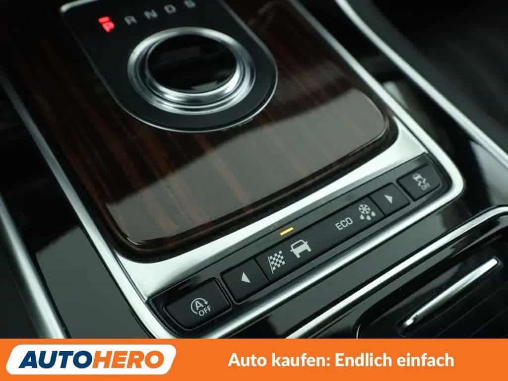 Jaguar XF E-Performance Portfolio Aut.*NAVI*TEMPO*CAM* 10/2018-photo-27