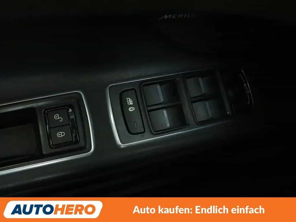 Jaguar XF E-Performance Portfolio Aut.*NAVI*TEMPO*CAM* 10/2018-photo-32