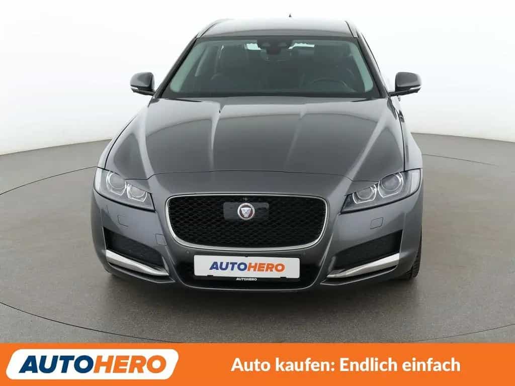 Jaguar XF E-Performance Portfolio Aut.*NAVI*TEMPO*CAM* 10/2018-photo-8