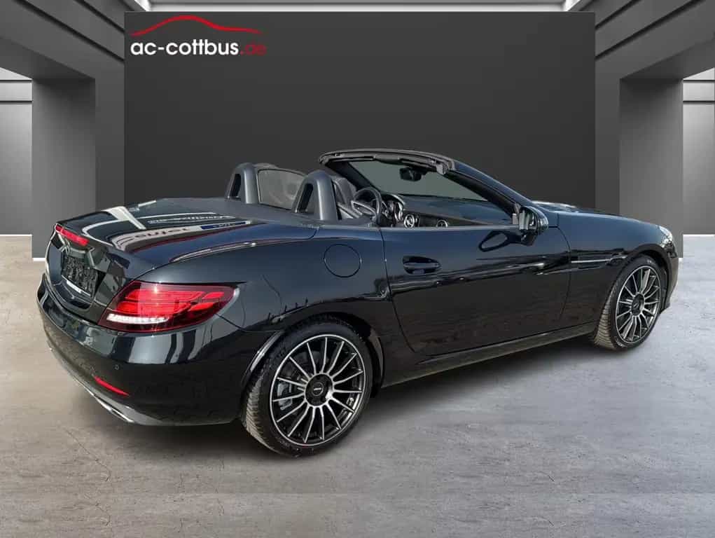 Mercedes-Benz SLC 180 9-AT Navi LED Pano Kam PDC v+h 1. Hand 06/2017-photo-1