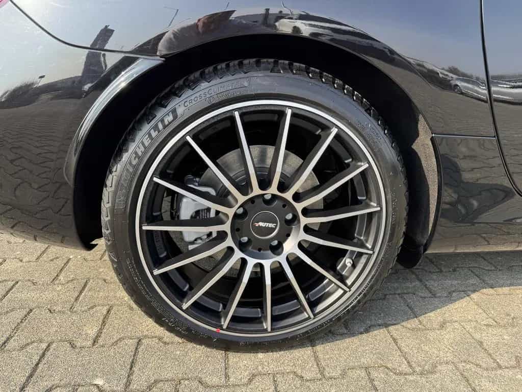Mercedes-Benz SLC 180 9-AT Navi LED Pano Kam PDC v+h 1. Hand 06/2017-photo-17