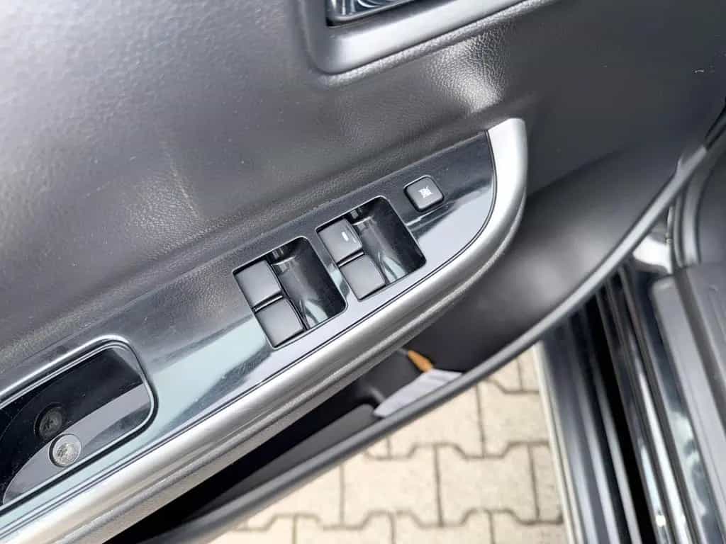Mitsubishi L200 TOP-4WD-1.HAND-AHK 3100KG-UNFALLFREI-TÜV NEU-AT 05/2022-photo-32