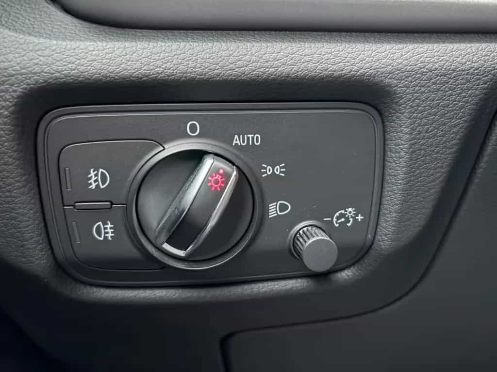 Audi A3 Limousine attraction ultra*Automatik*2.Hand 01/2015-photo-13