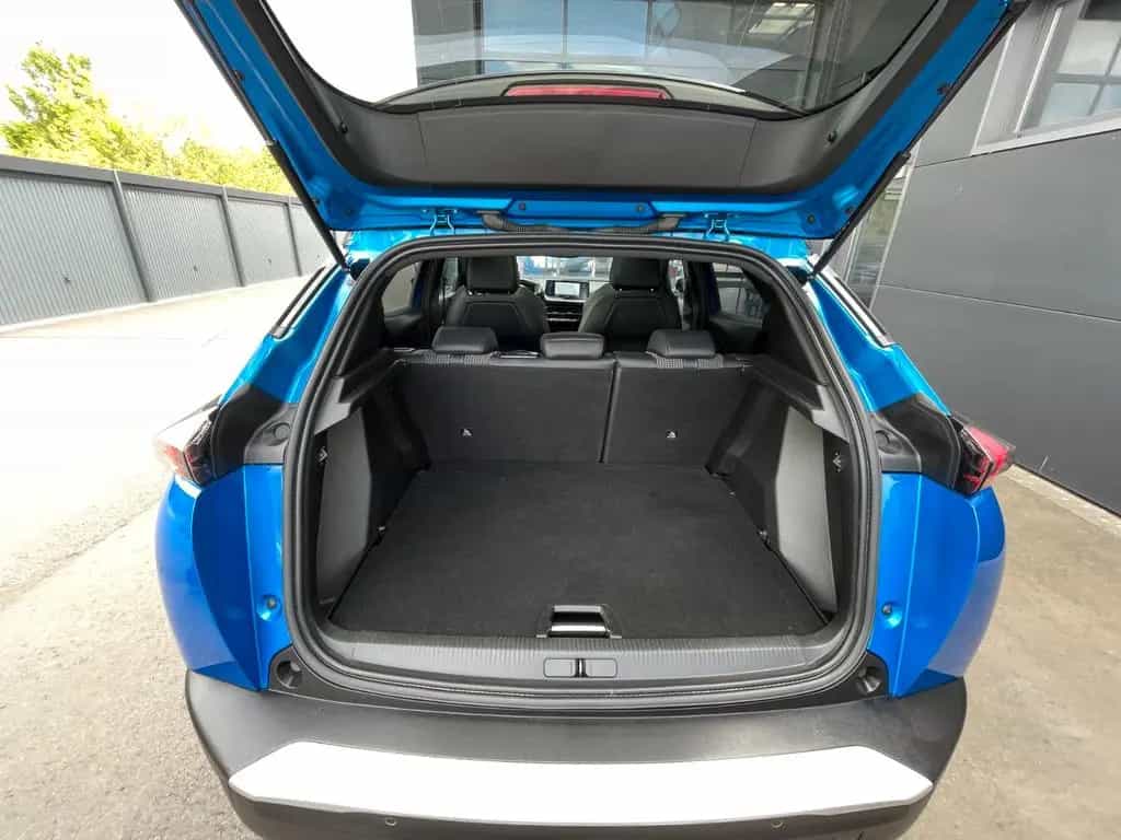 Peugeot 2008 GT e-THP PureTech AHK Pano Leder Kamera 02/2023-photo-13
