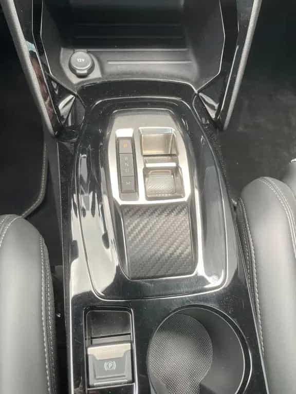 Peugeot 2008 GT e-THP PureTech AHK Pano Leder Kamera 02/2023-photo-16