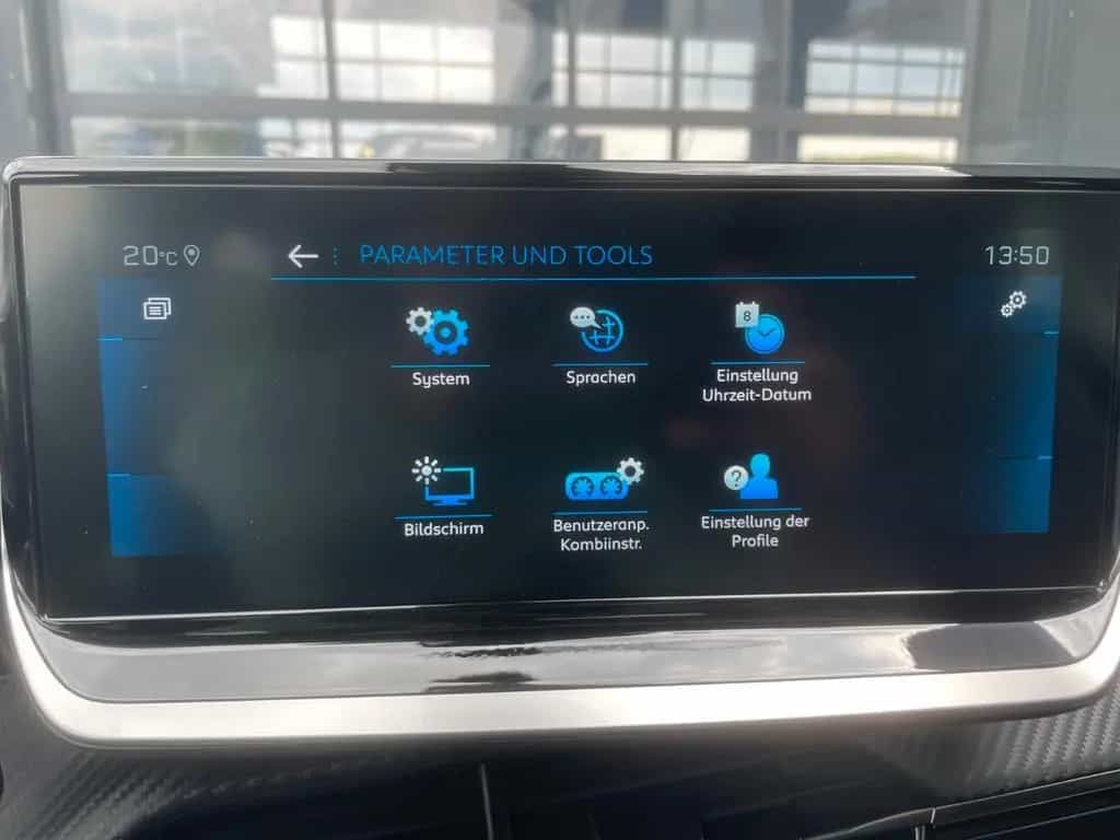 Peugeot 2008 GT e-THP PureTech AHK Pano Leder Kamera 02/2023-photo-21