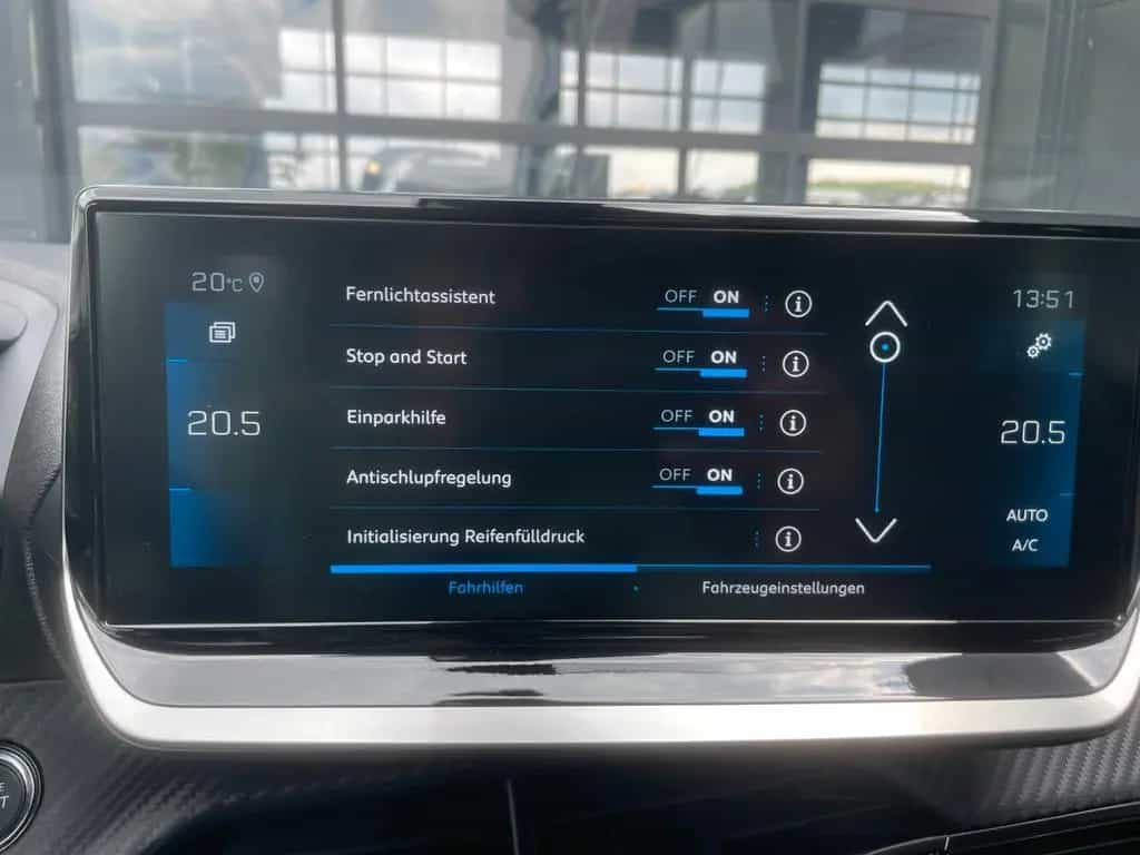 Peugeot 2008 GT e-THP PureTech AHK Pano Leder Kamera 02/2023-photo-23
