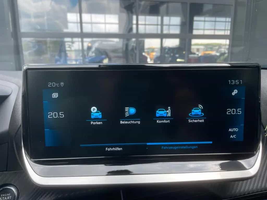 Peugeot 2008 GT e-THP PureTech AHK Pano Leder Kamera 02/2023-photo-24