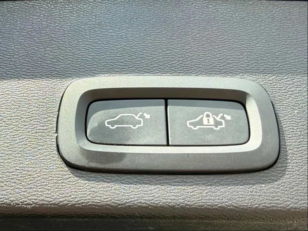 Volvo XC40 Plus Dark/Automatik/LED/KAM/H&K/VIRT/MEMORY 11/2023-photo-31