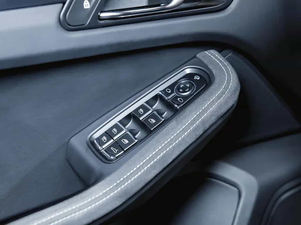 Porsche Macan GTS Panoramadach Luftfederung BOSE 04/2023-photo-24