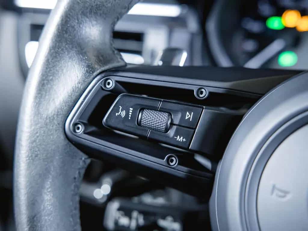 Porsche Macan GTS Panoramadach Luftfederung BOSE 04/2023-photo-33