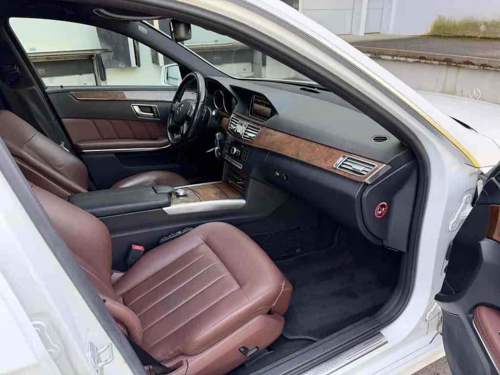 Mercedes-Benz E 250 CGI BlueEfficiency LED AHK Distronic 11/2013-photo-21