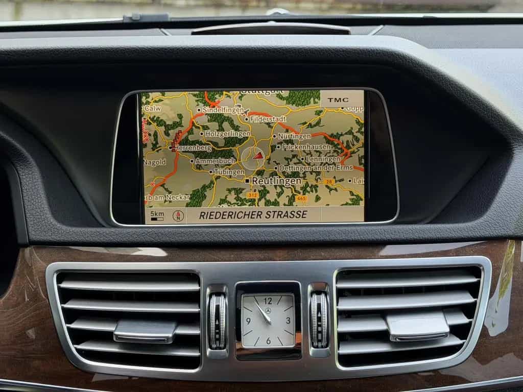 Mercedes-Benz E 250 CGI BlueEfficiency LED AHK Distronic 11/2013-photo-31