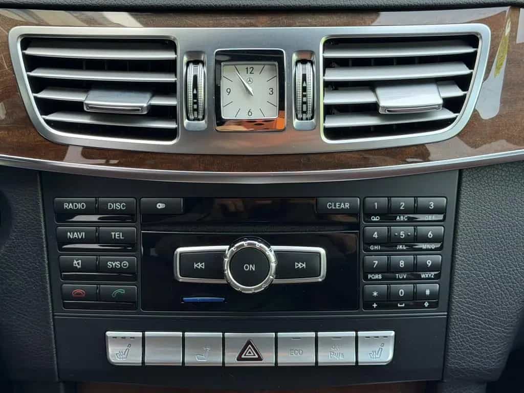 Mercedes-Benz E 250 CGI BlueEfficiency LED AHK Distronic 11/2013-photo-32