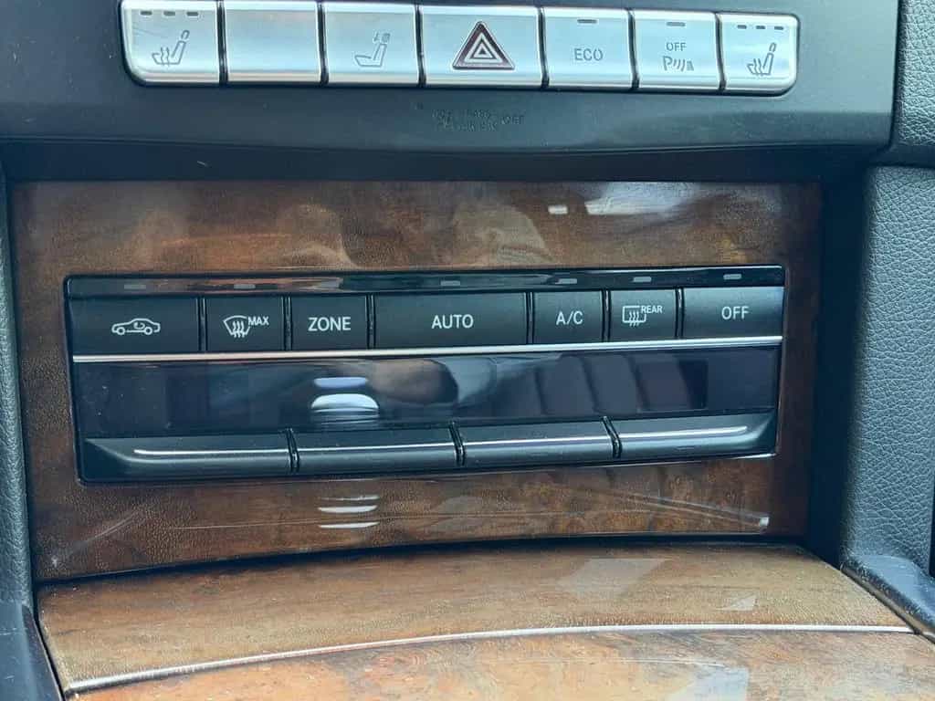 Mercedes-Benz E 250 CGI BlueEfficiency LED AHK Distronic 11/2013-photo-33
