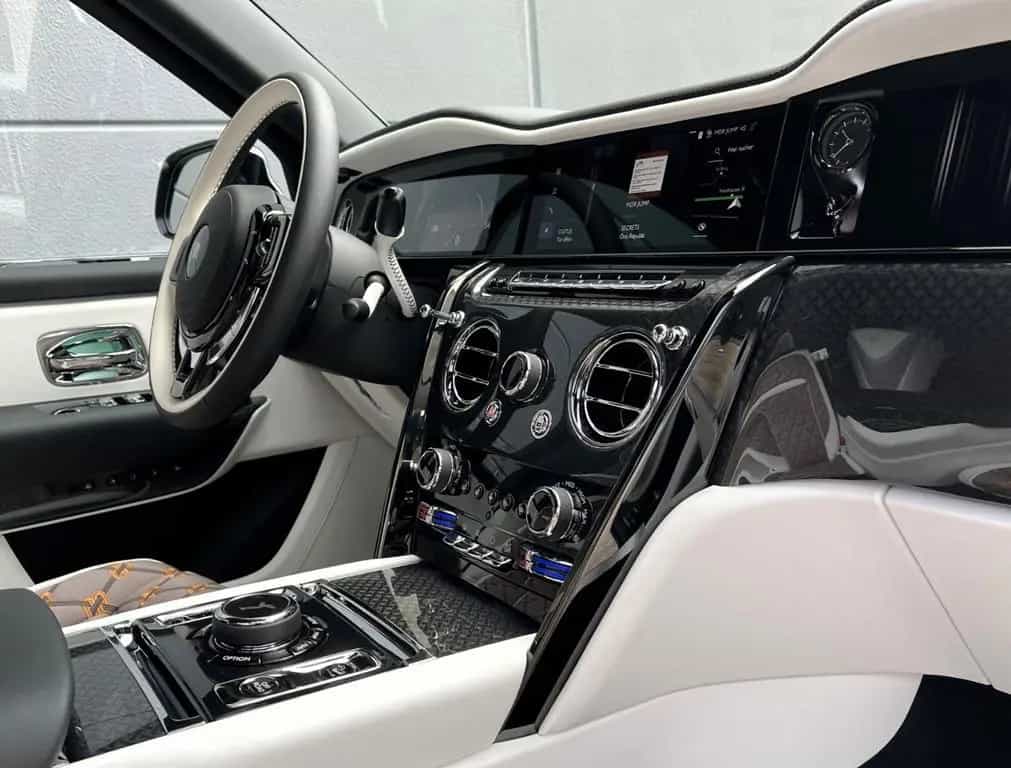 Rolls-Royce Cullinan II Black Badge 2026°Bespoke°Shoot. Star null-photo-8