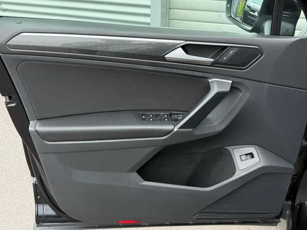 Volkswagen Tiguan Highline 4Motion ACC AHK Nav SHZ Pano LED 05/2017-photo-10