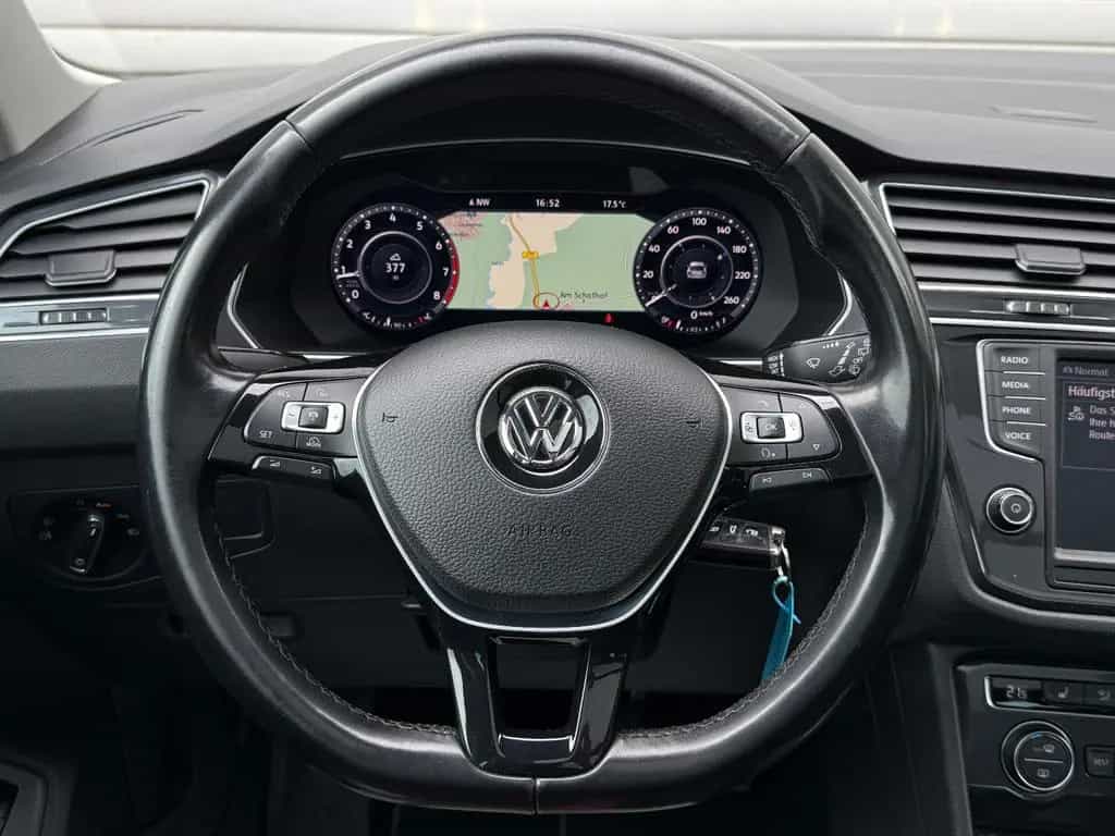 Volkswagen Tiguan Highline 4Motion ACC AHK Nav SHZ Pano LED 05/2017-photo-16