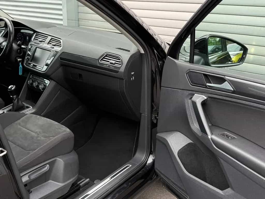 Volkswagen Tiguan Highline 4Motion ACC AHK Nav SHZ Pano LED 05/2017-photo-25