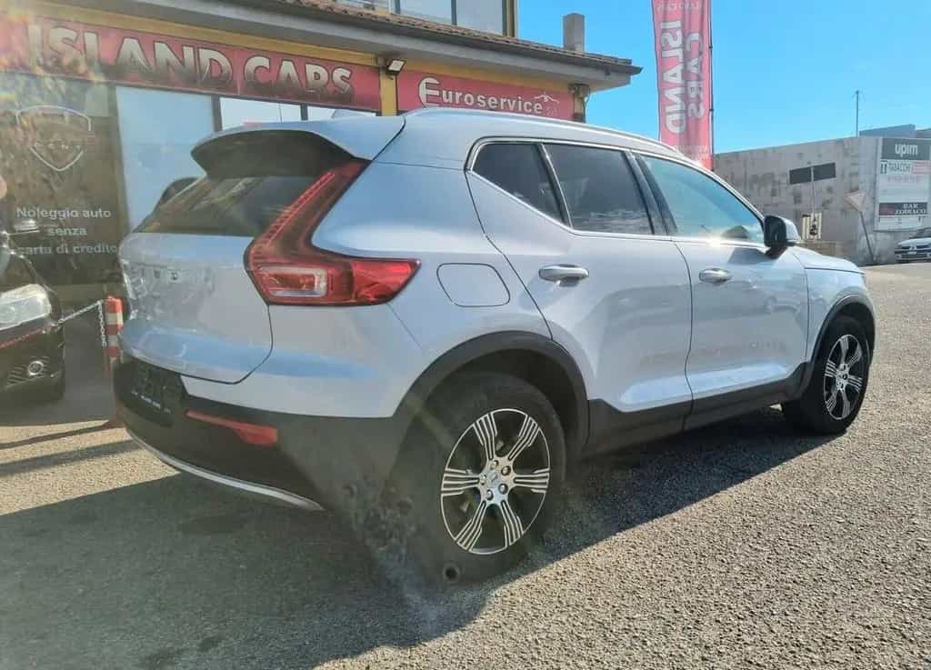 Volvo XC40 Momentum 163cv 05/2021-photo-3