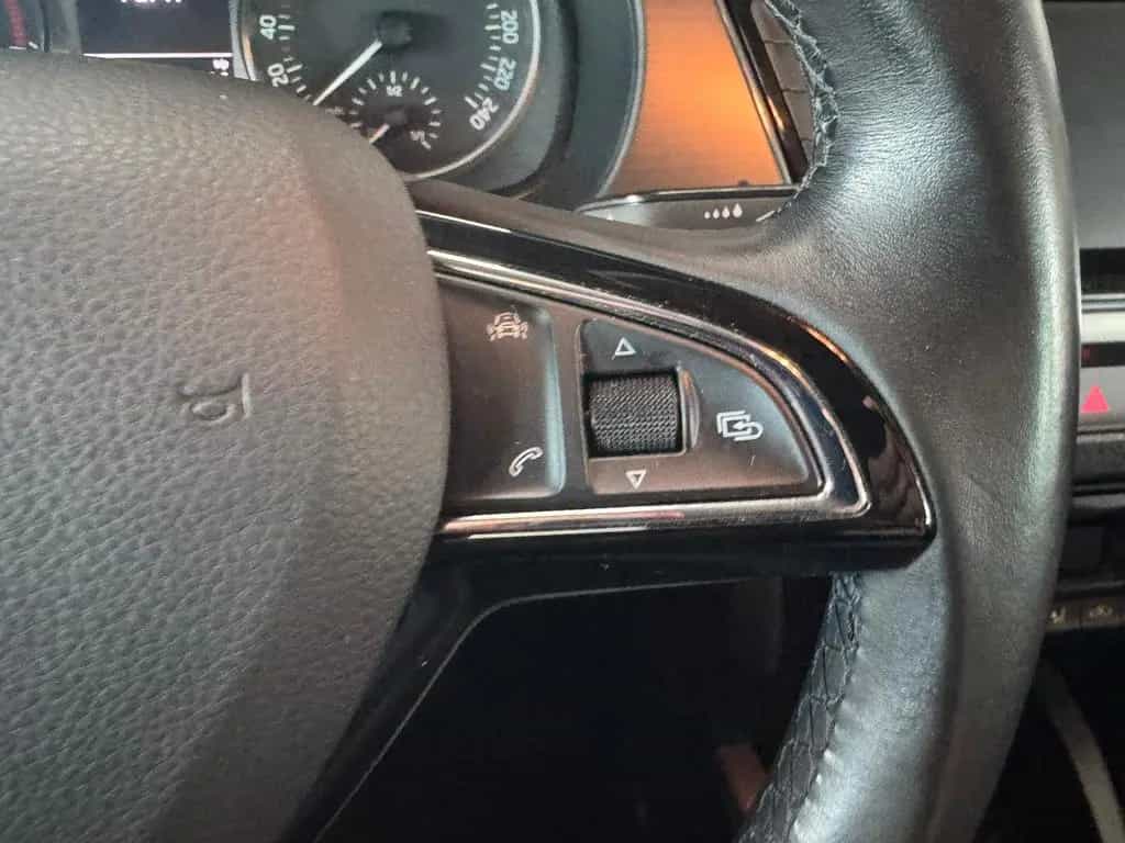 Skoda Fabia Combi Style*Klimaautomatik*AHK.1.Hand 02/2018-photo-8