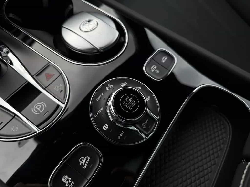 Bentley Bentayga EWB Azure *NAIM*RSE*ParkingHeater* 06/2025-photo-29