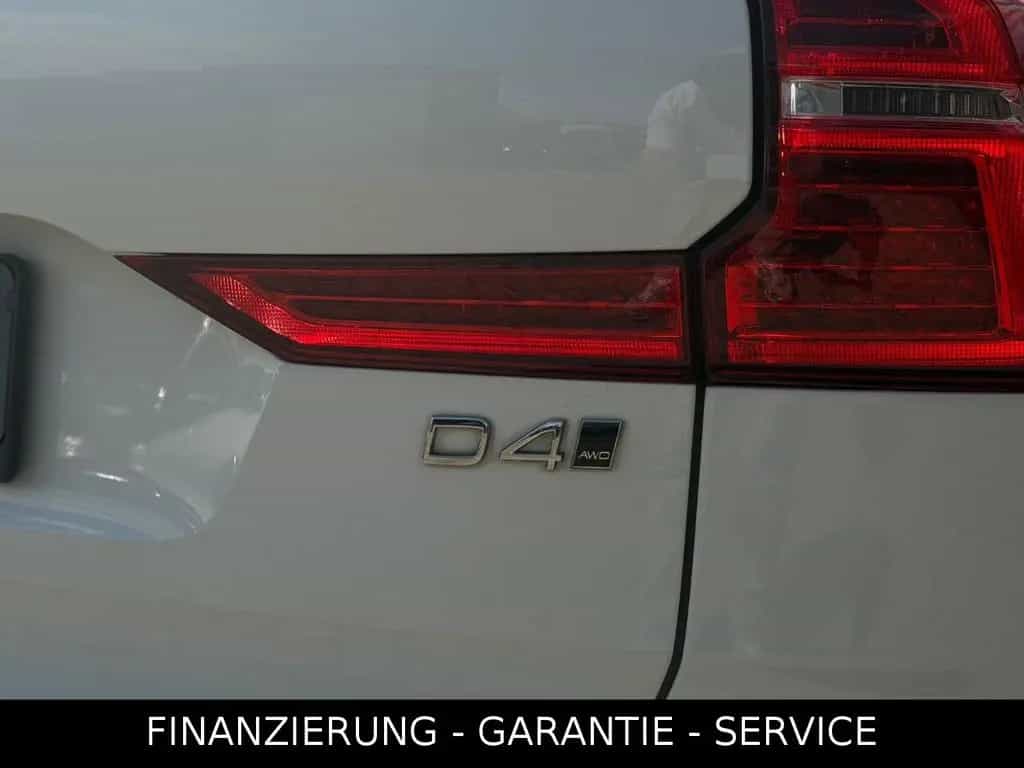 Volvo XC60 D4 AWD MOMENTUM/HUD/LEDER/PANO/LED/AHK 10/2018-photo-15