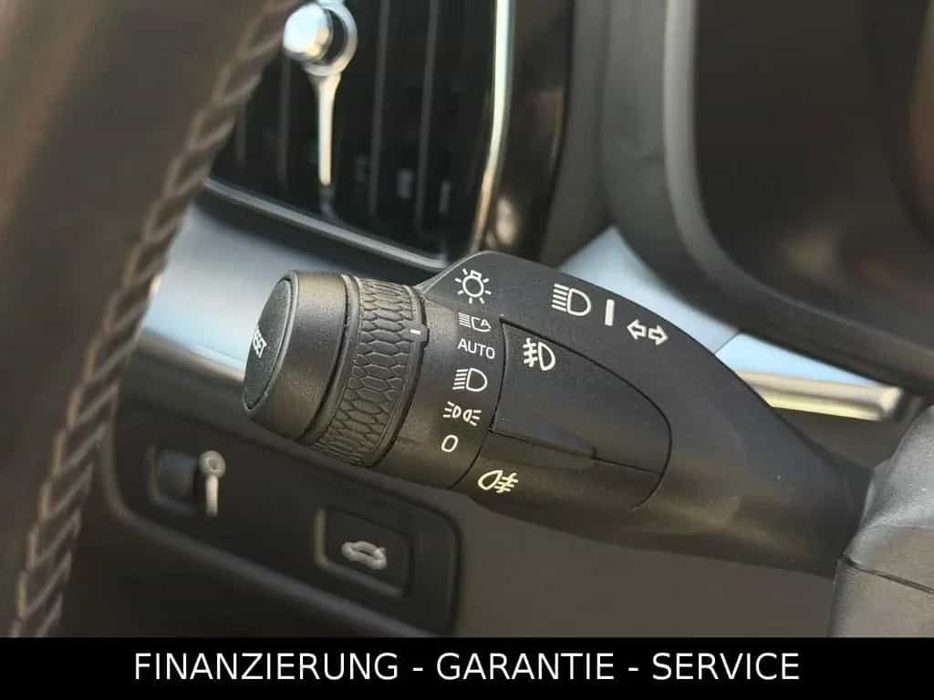 Volvo XC60 D4 AWD MOMENTUM/HUD/LEDER/PANO/LED/AHK 10/2018-photo-23