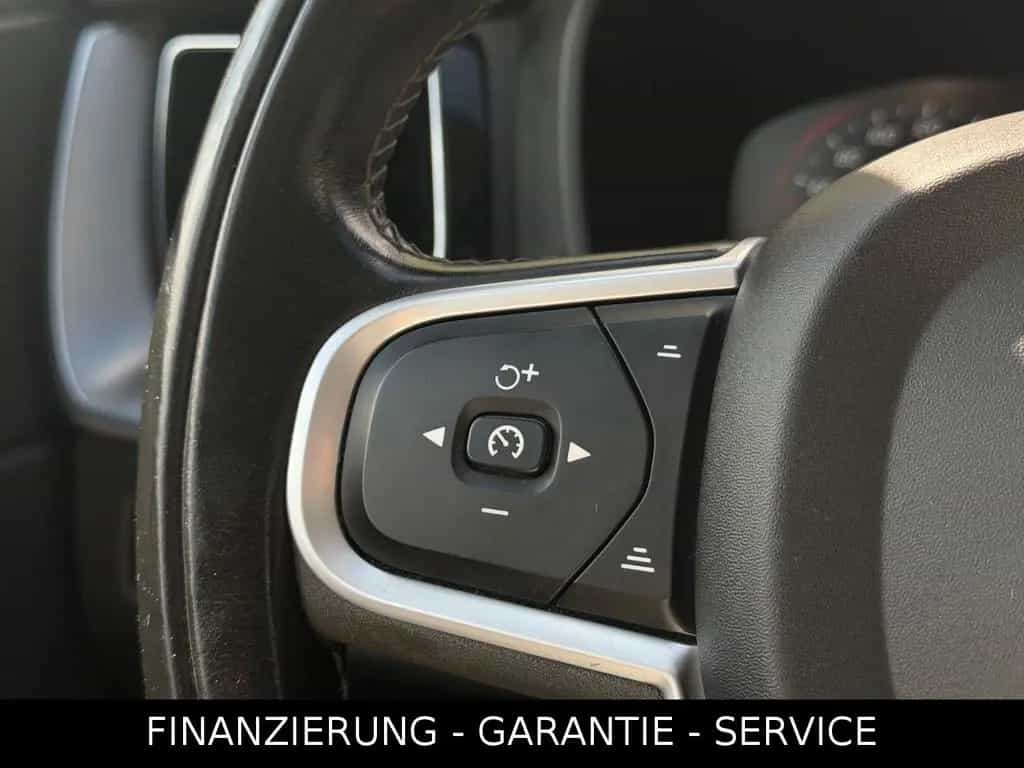 Volvo XC60 D4 AWD MOMENTUM/HUD/LEDER/PANO/LED/AHK 10/2018-photo-27
