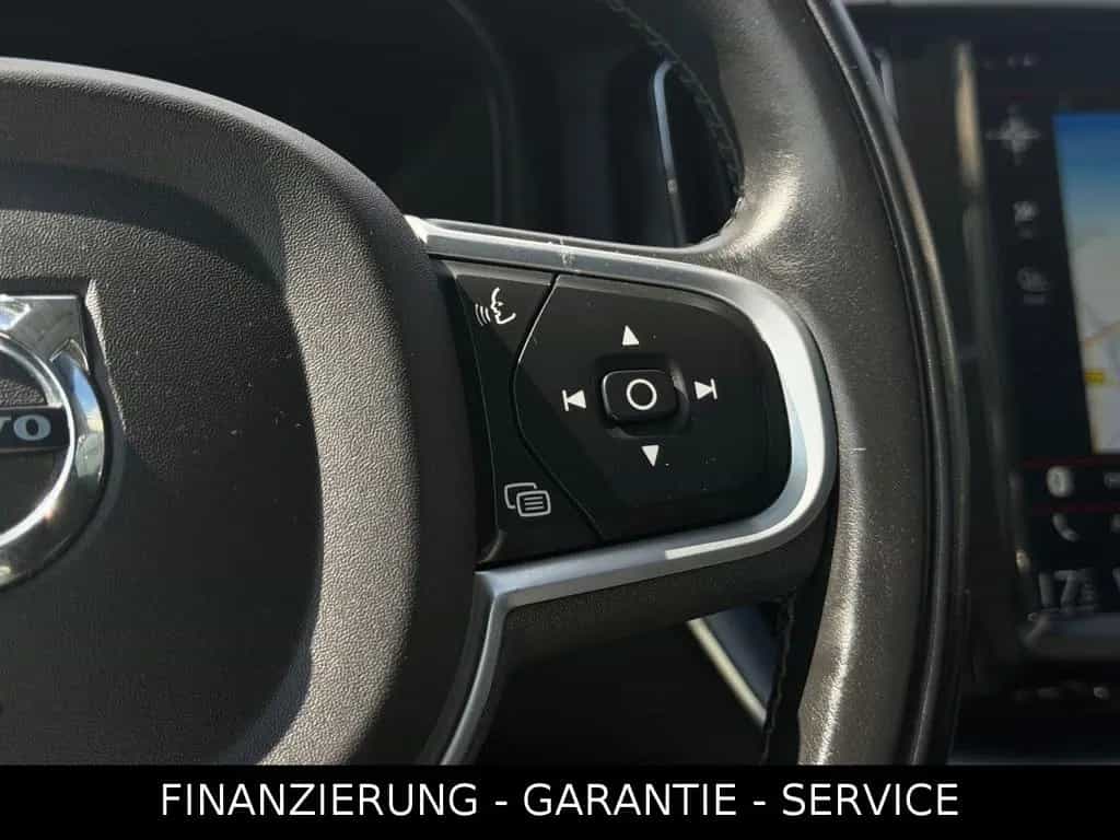 Volvo XC60 D4 AWD MOMENTUM/HUD/LEDER/PANO/LED/AHK 10/2018-photo-28