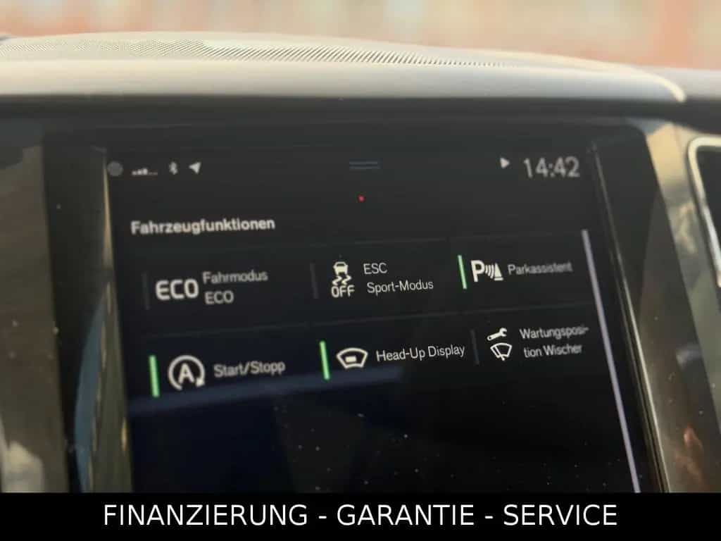 Volvo XC60 D4 AWD MOMENTUM/HUD/LEDER/PANO/LED/AHK 10/2018-photo-34