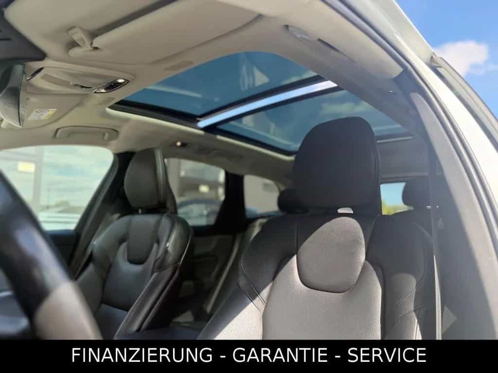 Volvo XC60 D4 AWD MOMENTUM/HUD/LEDER/PANO/LED/AHK 10/2018-photo-35
