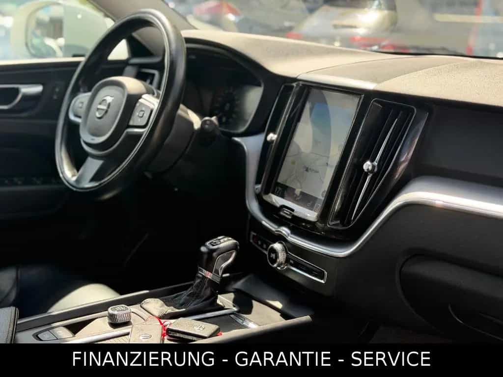 Volvo XC60 D4 AWD MOMENTUM/HUD/LEDER/PANO/LED/AHK 10/2018-photo-7