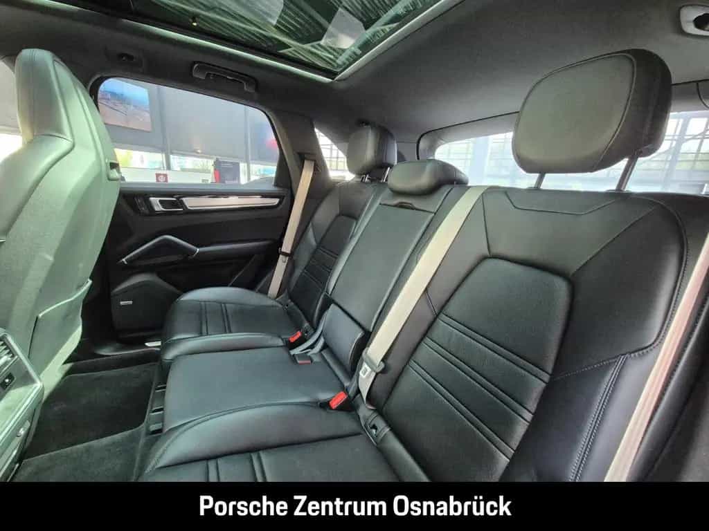 Porsche Cayenne Platinum Edition 10/2022-photo-17