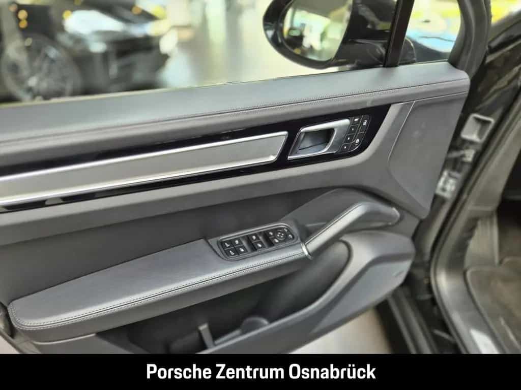 Porsche Cayenne Platinum Edition 10/2022-photo-19