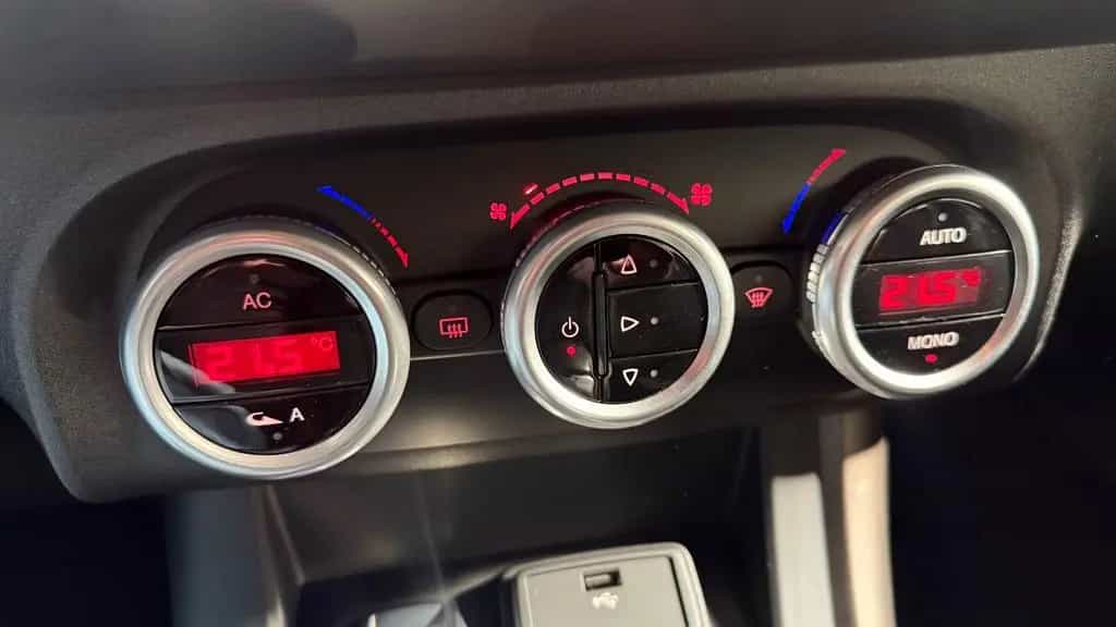Alfa Romeo Giulietta Turismo 1.4 Auto. erst 11 TKM 12/2014-photo-18