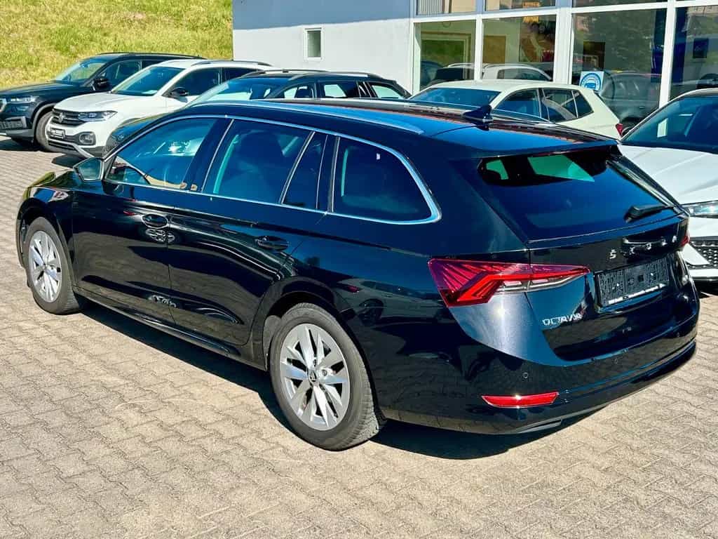 Skoda Octavia Combi Style 4x4 DSG AHK 2.0TSI 190PS 02/2024-photo-1