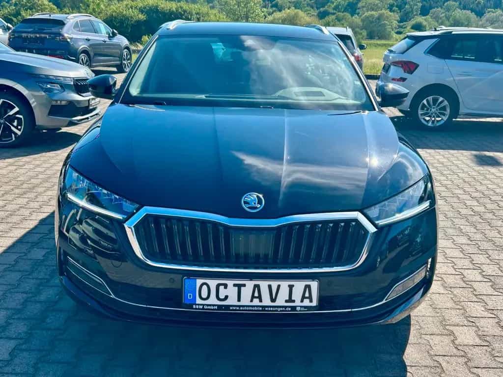 Skoda Octavia Combi Style 4x4 DSG AHK 2.0TSI 190PS 02/2024-photo-2