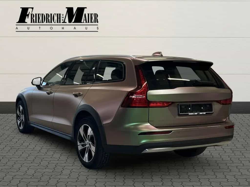 Volvo V60 Cross Country Cross Country Plus AWD B4 AHK* 05/2023-photo-2