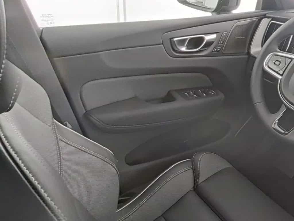Volvo XC60 B5 AWD Ultra Black Luftf.*ACC*PGSD*V-LED*H/ 09/2025-photo-10