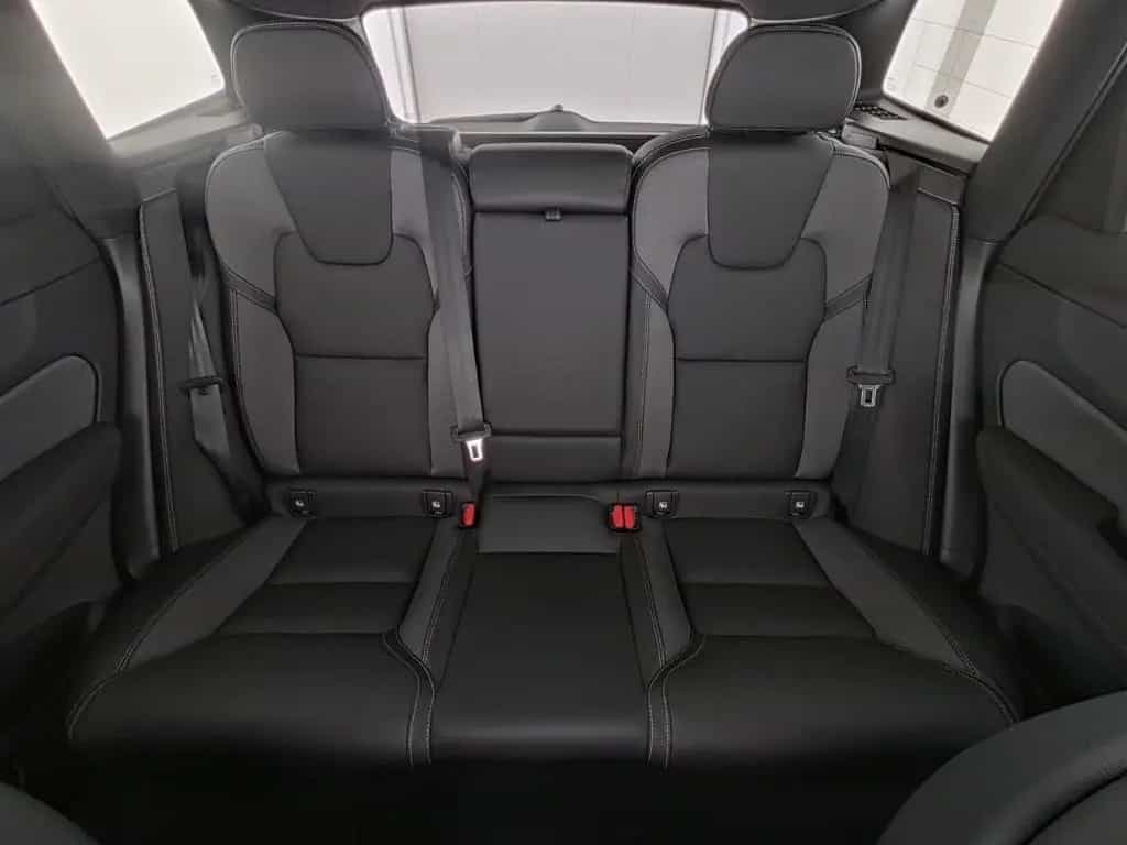 Volvo XC60 B5 AWD Ultra Black Luftf.*ACC*PGSD*V-LED*H/ 09/2025-photo-11