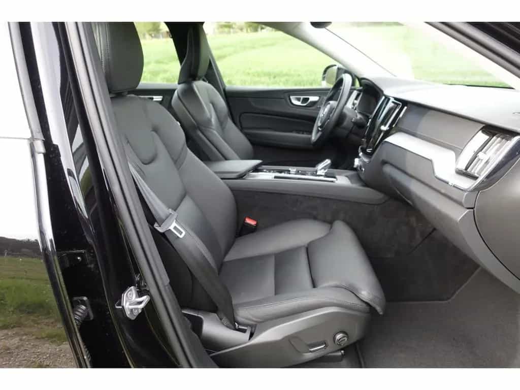 Volvo XC60 B4 AWD Inscription PDC*RFK*V-LED*AHK*Memory 03/2021-photo-11