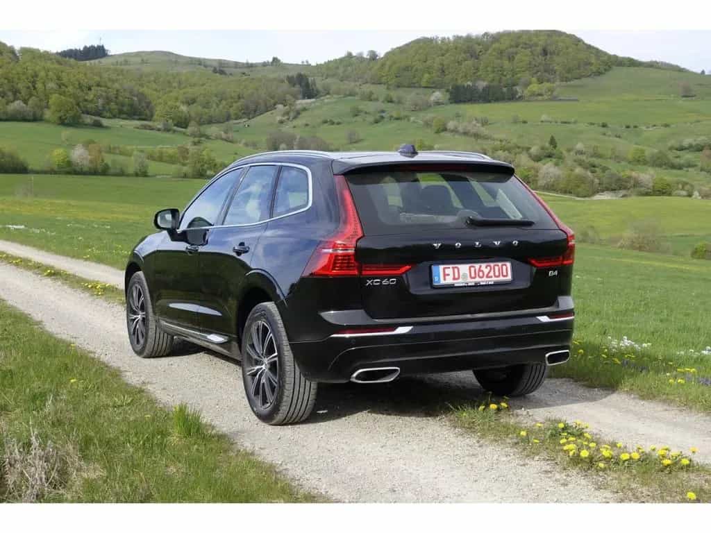 Volvo XC60 B4 AWD Inscription PDC*RFK*V-LED*AHK*Memory 03/2021-photo-14