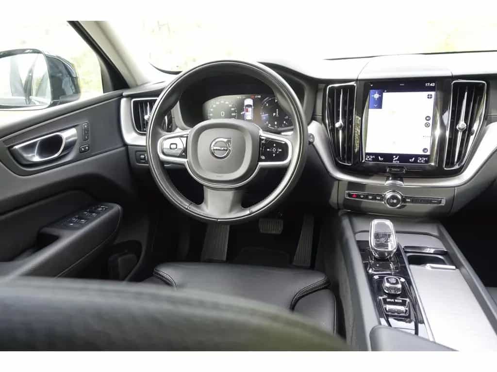 Volvo XC60 B4 AWD Inscription PDC*RFK*V-LED*AHK*Memory 03/2021-photo-9